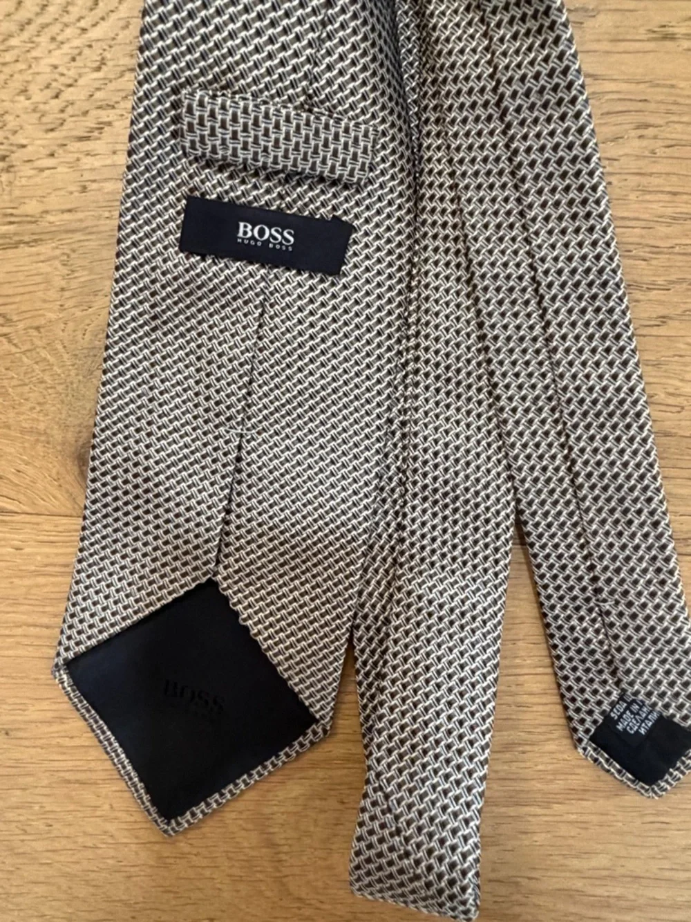 Hugo Boss Classic Men's Neutral Patterned Silk Tie made in Italy VGUC